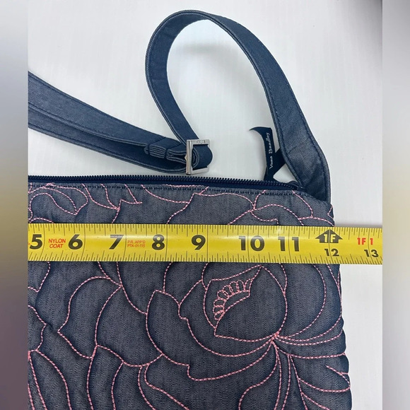 🩷”Vera Bradley”NWT Aloha Blooms Quilt Ultralight Bucket Crossbody Bag💙 - Picture 10 of 11